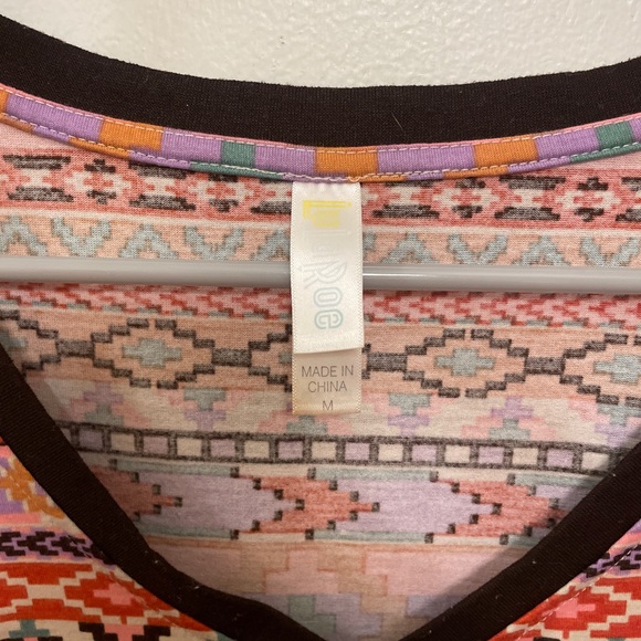 Lula Roe Medium V-Neck - Picture 2 of 4